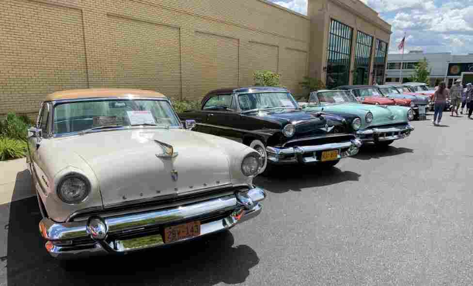 See Ford blue in Kalamazoo with Lincolns, Mercurys and Edsels too!